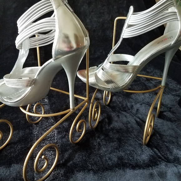 🔥 FREE with Any Purchase-Closet Clear Out🔥 - Picture 4 of 8